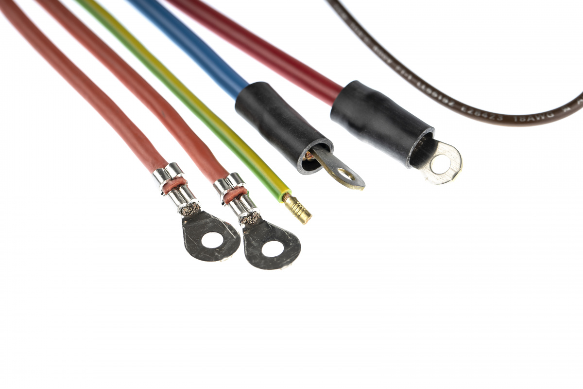 93590773 Комплект кабелей